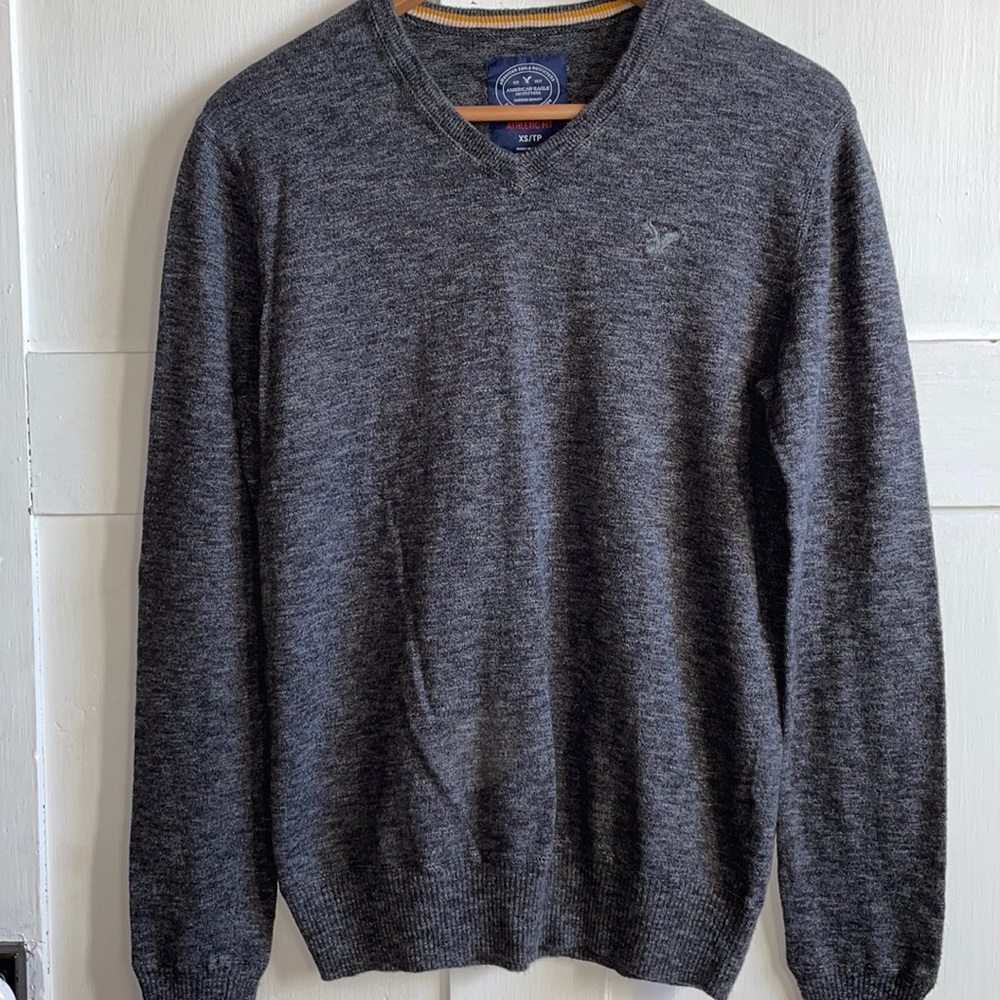 American Eagle V Neck Gray Sweater Slim Athletic Fit Size XS Mens Vintage